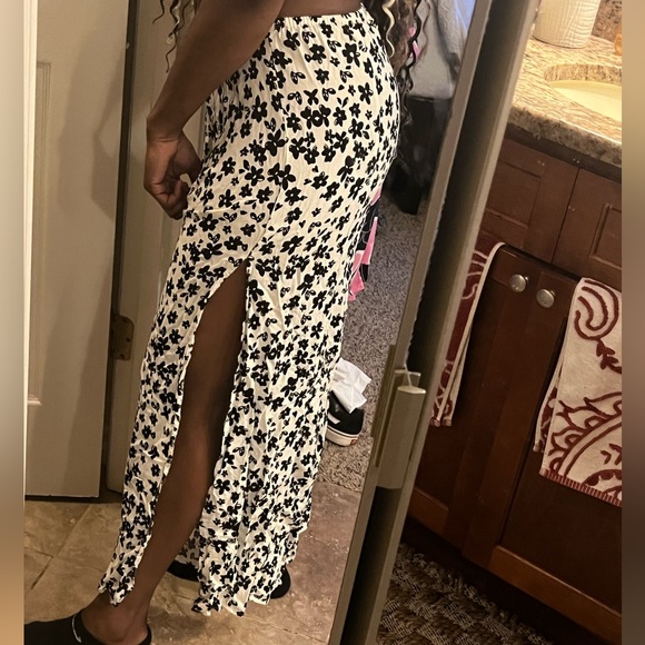 Kendal and Kylie Split Leg Palazzo Pants - Picture 2 of 4